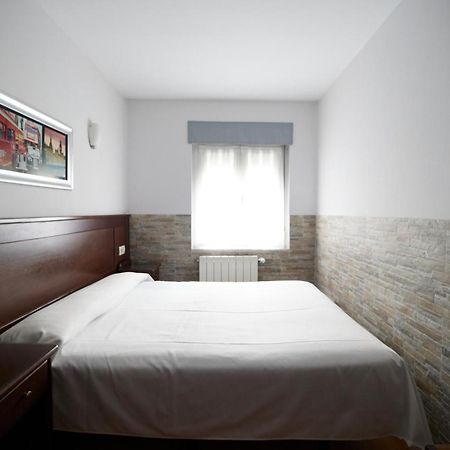 Pensión Serafín Aviles Bagian luar foto