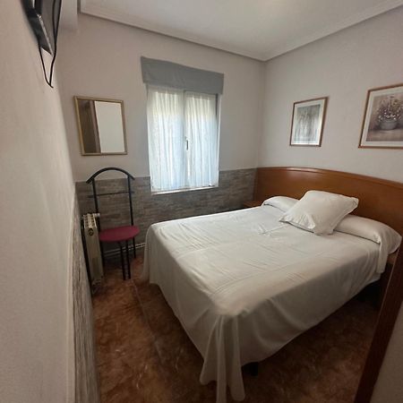 Pensión Serafín Aviles Bagian luar foto