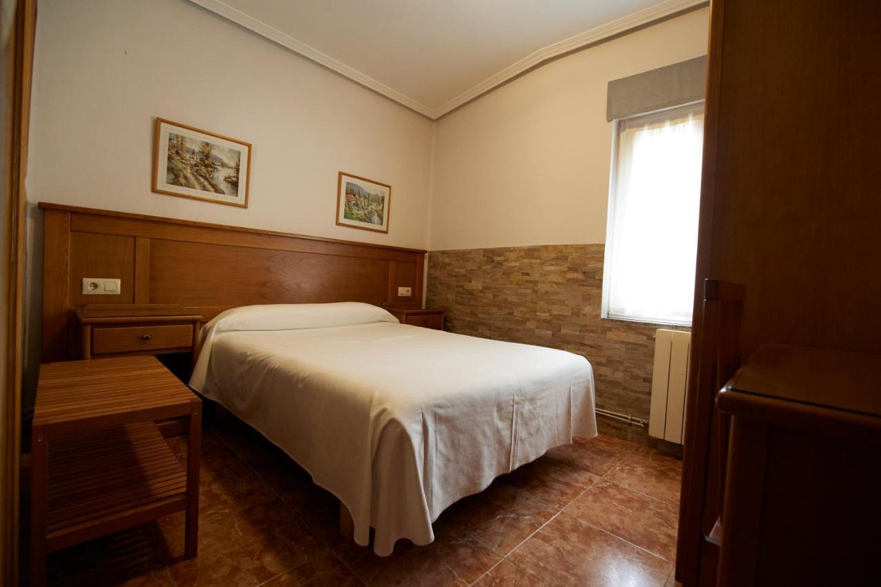 Pensión Serafín Aviles Bagian luar foto