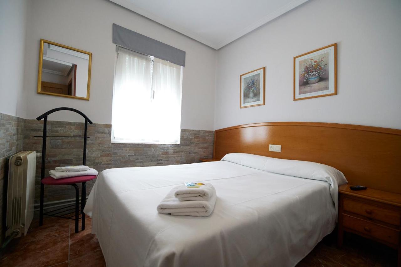 Pensión Serafín Aviles Bagian luar foto