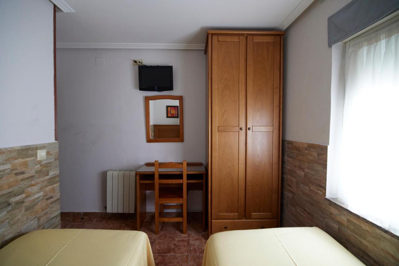 Pensión Serafín Aviles Bagian luar foto