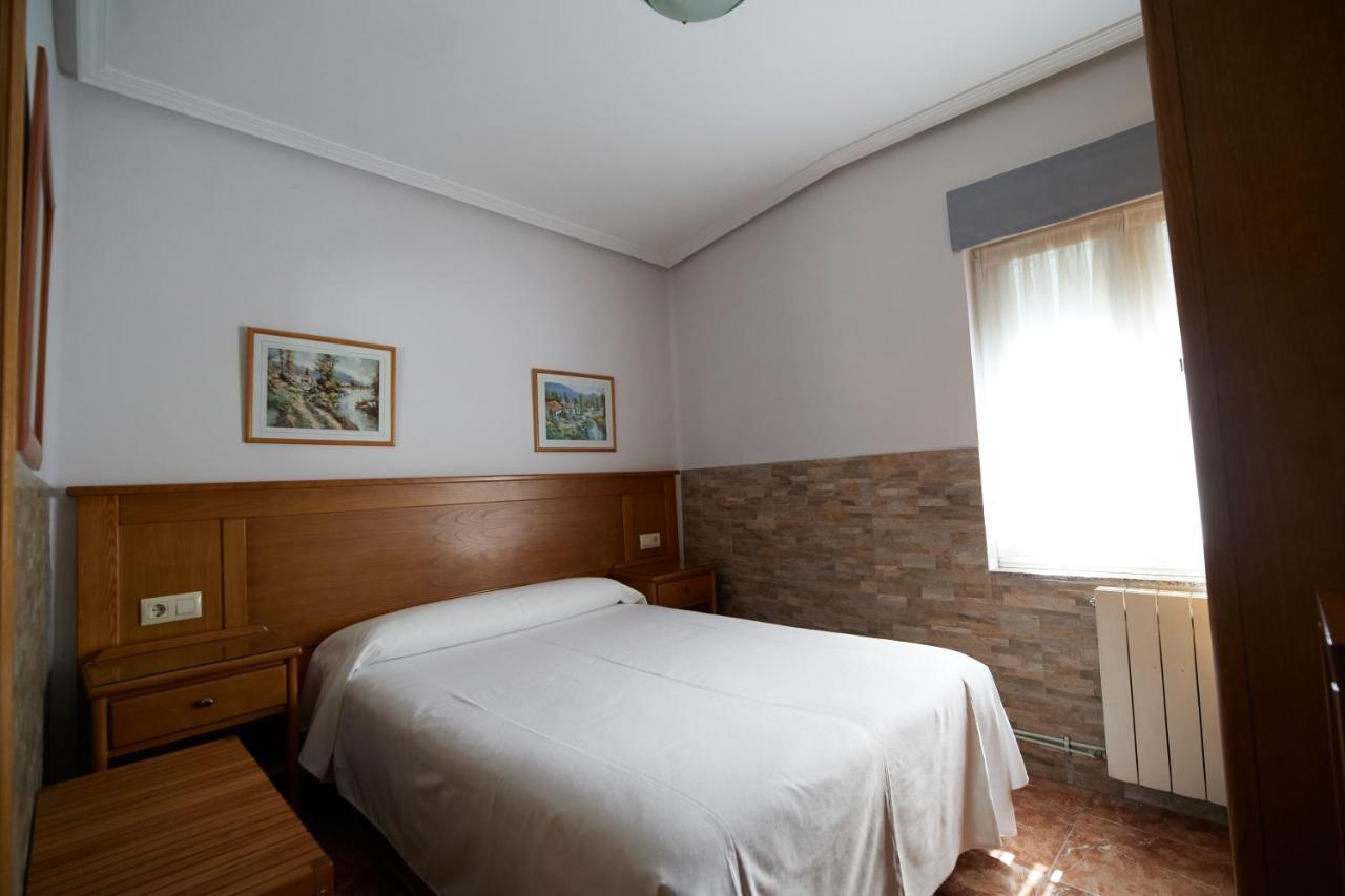 Pensión Serafín Aviles Bagian luar foto