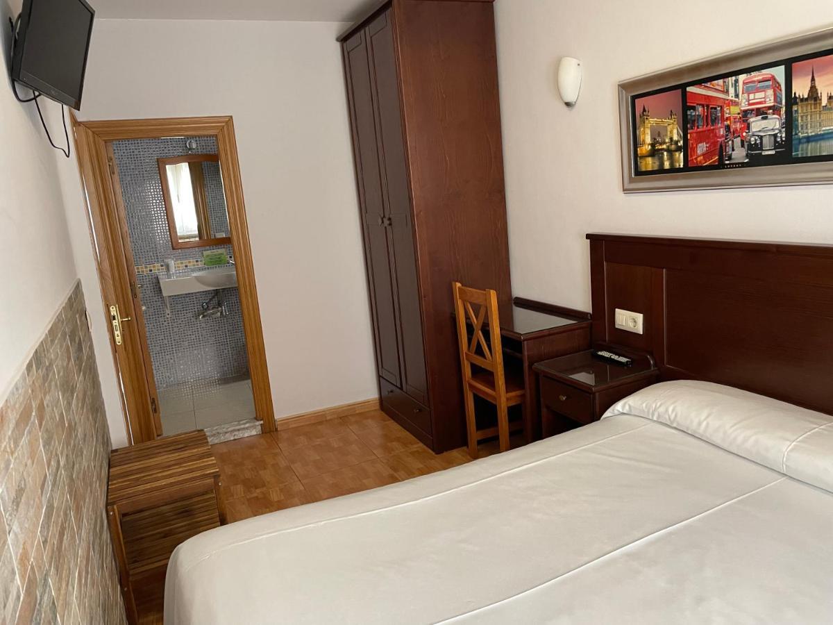 Pensión Serafín Aviles Bagian luar foto