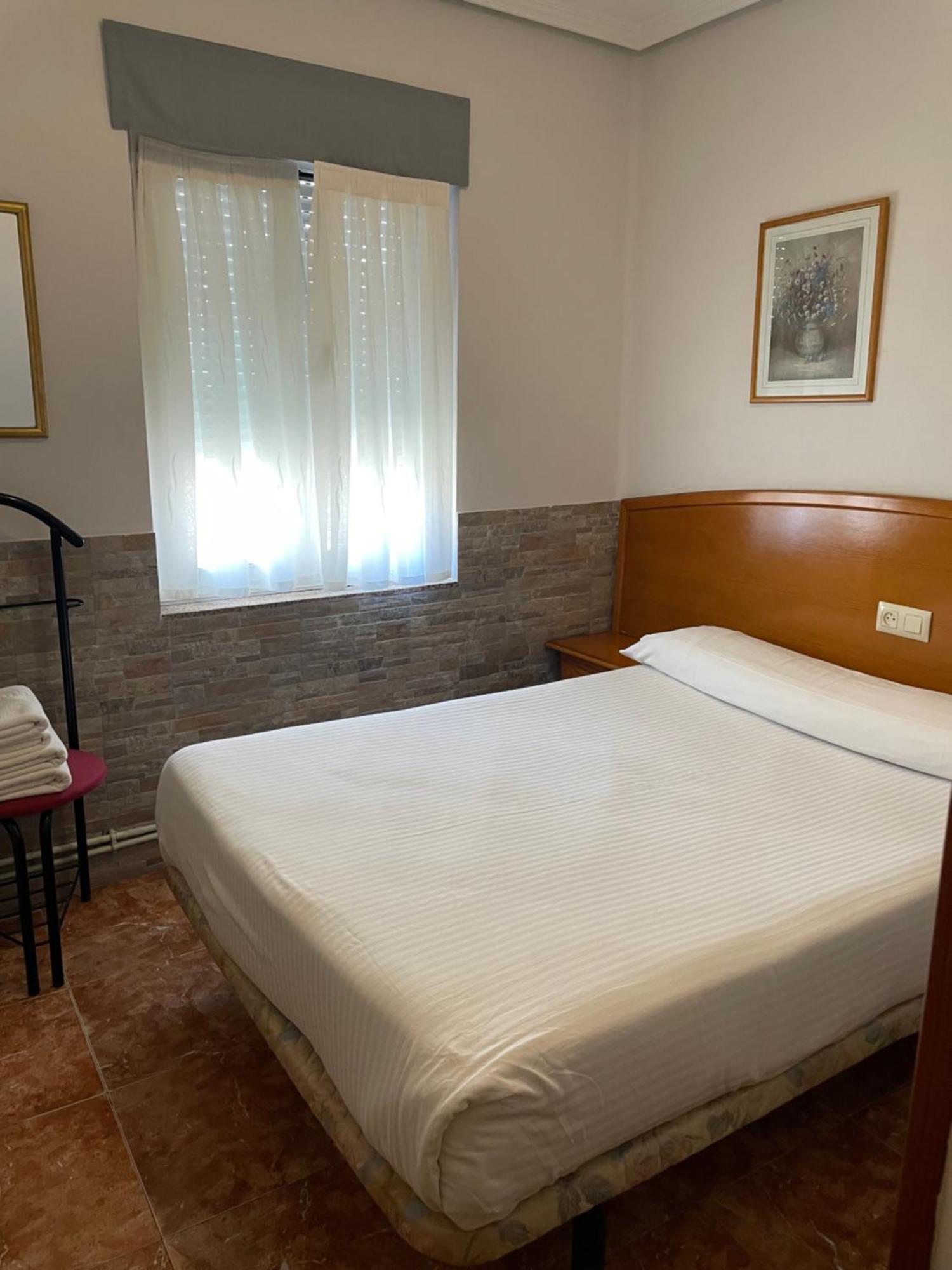 Pensión Serafín Aviles Bagian luar foto